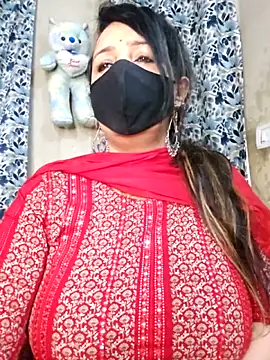 cute-tanvi online show from February 9, 12:57 am