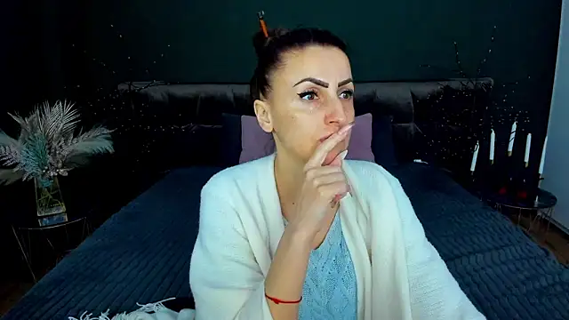 Rebecca Diamond online show from February 11, 6:59 am