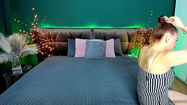 Rebecca Diamond online show from March 17, 6:28 am