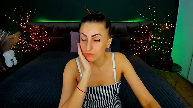 Rebecca Diamond online show from November 18, 6:36 am