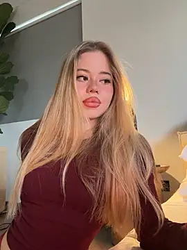 curchez  online show from February 8, 9:50 pm