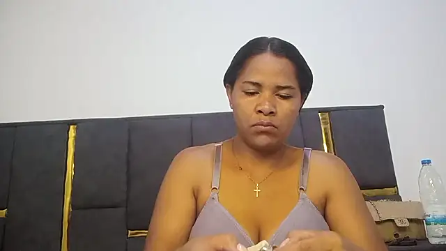 aleixane online show from December 19, 3:32 am