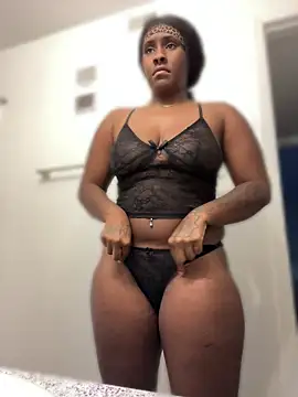 Foreignthababyy online show from April 15, 9:59 pm