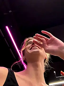 -AngelAri- online show from October 25, 9:10 pm