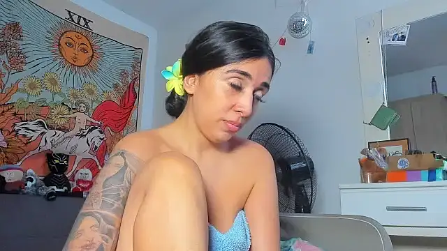 kiaraglam2 online show from December 5, 7:37 pm