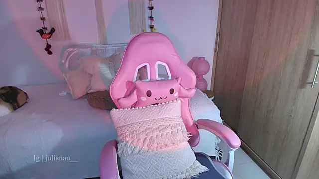 iriswest  online show from March 25, 12:49 am