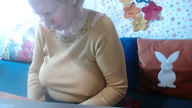 QueenLana online show from June 2, 7:53 am