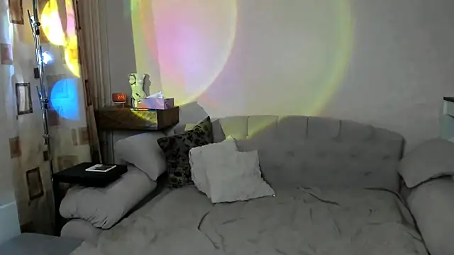 Vivian Davis online show from March 5, 7:31 pm