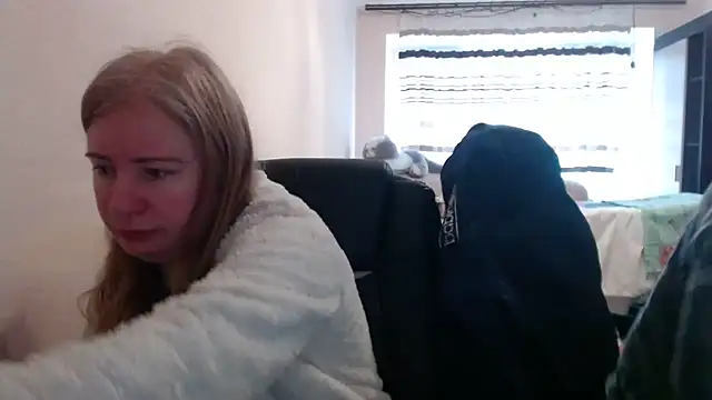 PeterAndJen online show from February 4, 7:00 am