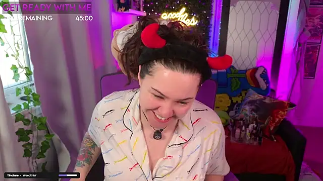 JennKenobi online show from June 2, 1:23 pm