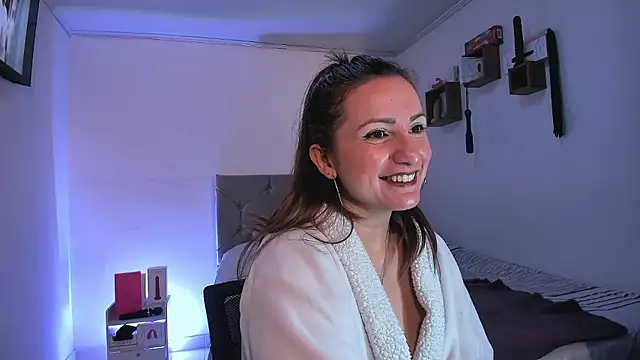 vanessabrown  online show from March 11, 3:03 pm