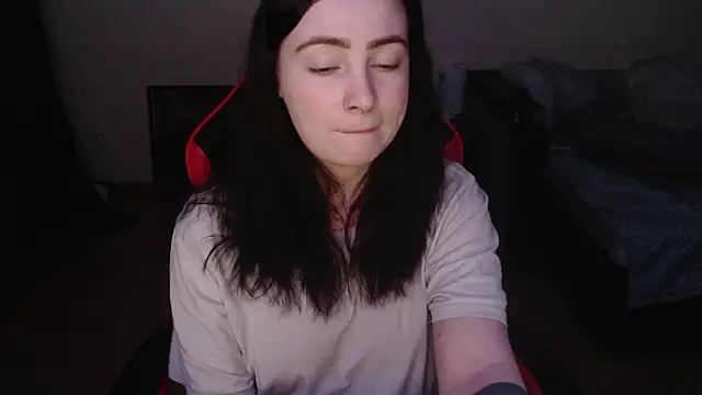 Laralianna online show from February 6, 7:50 pm