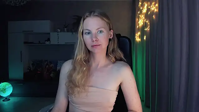 Cuddle Cat online show from November 21, 2:08 pm