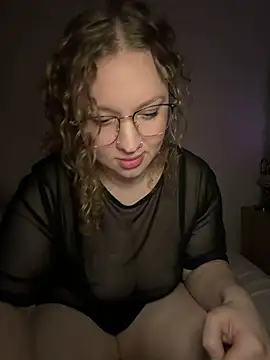 EmmieRae online show from March 23, 5:13 am