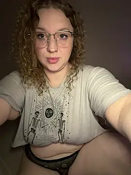 EmmieRae online show from March 20, 6:29 am