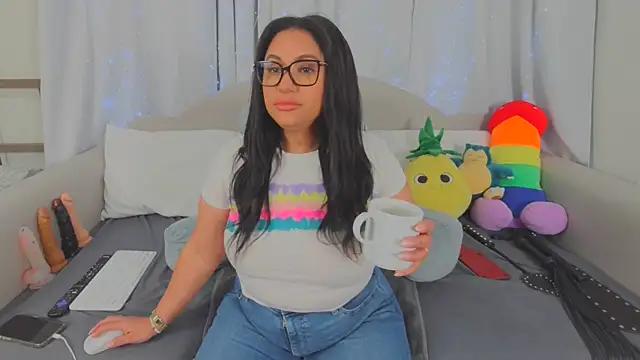 MeghanXO online show from March 22, 12:55 pm