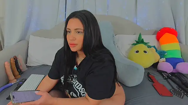 MeghanXO online show from April 2, 10:40 pm