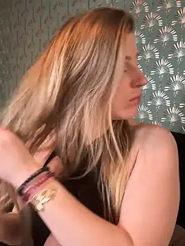 FoxyFrenchy online show from November 30, 7:18 pm