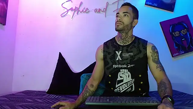 SophieFoxx17 online show from July 27, 12:02 pm