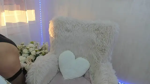 ElisaBaxter online show from April 5, 4:22 am