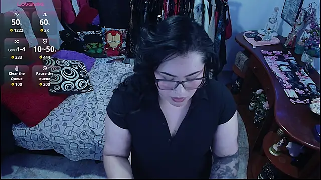 lufek23 online show from October 4, 4:33 pm