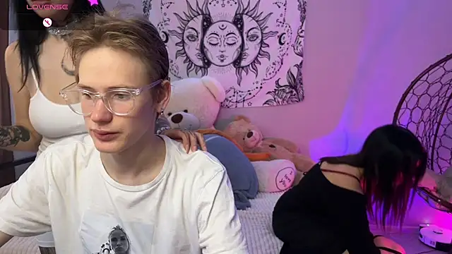 Laura Key online show from July 20, 3:58 pm