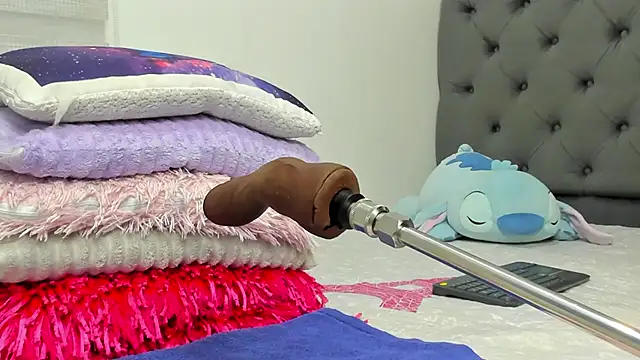 Elizabeth 18  online show from February 22, 3:07 am