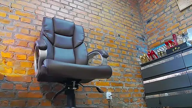 MistressMilana online show from January 5, 5:27 pm