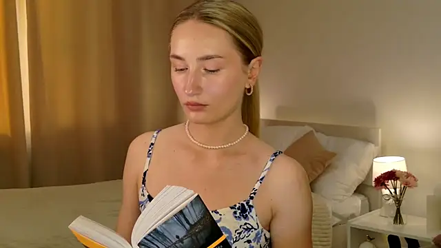 bella  rose online show from February 20, 1:12 pm