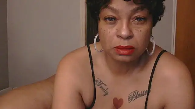 MSweetLindaParks online show from December 2, 10:06 am