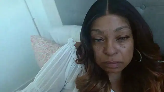 MSweetLindaParks online show from April 17, 10:34 pm