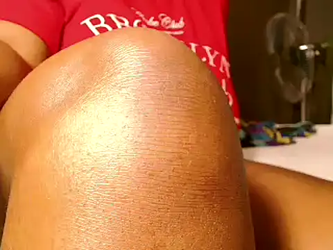 Misswhiteee online show from March 25, 5:49 pm