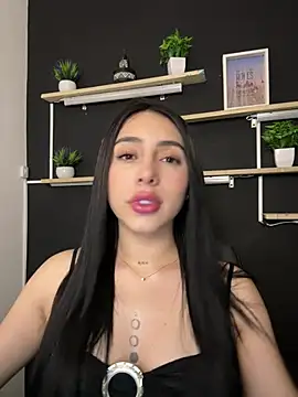 isabella jade online show from February 9, 10:45 pm