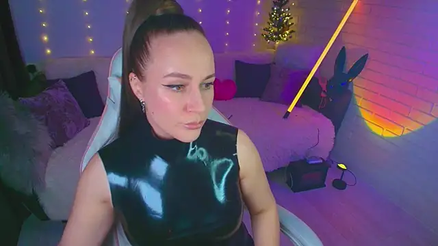 pepper cat  online show from March 4, 1:01 am