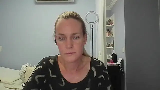 Annylove1 online show from February 1, 12:31 am