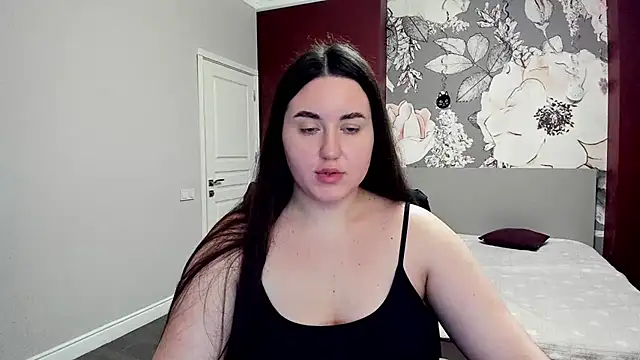 Roxie Bradley online show from February 12, 7:10 am