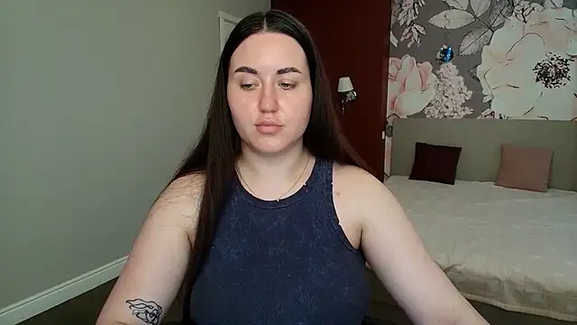 Roxie Bradley online show from June 2, 5:52 am