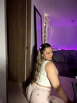 Im sophiie online show from February 15, 7:51 am