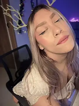 Im sophiie online show from November 29, 6:28 am