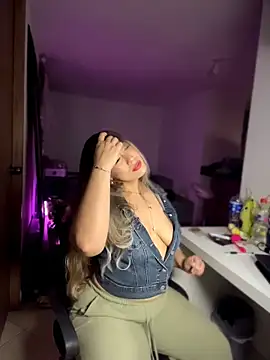 Im sophiie online show from April 3, 7:28 am