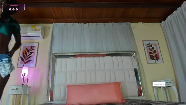 Snapshot of AlmaSean chatting on September 18, 11:36 pm AlmaSean online show from September 18, 11:36 pm