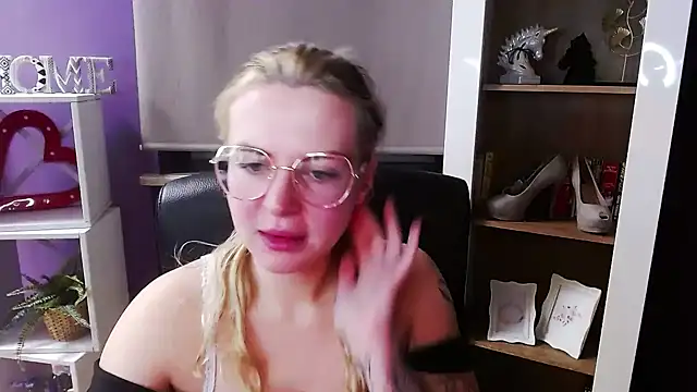 Zoey Erotic online show from February 9, 5:43 am