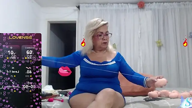 linapalacios online show from February 19, 1:05 am