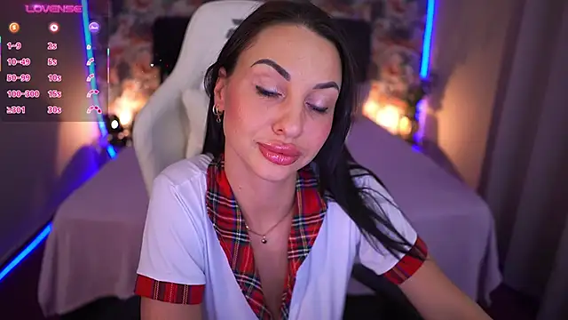 KristiiMax online show from December 4, 4:30 pm