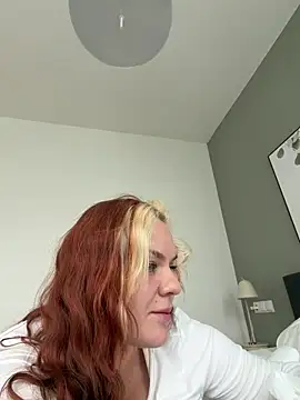 AnjaAmelia online show from May 11, 1:46 pm