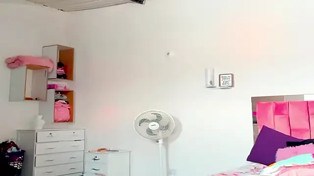 the queen aleja online show from November 11, 1:52 pm