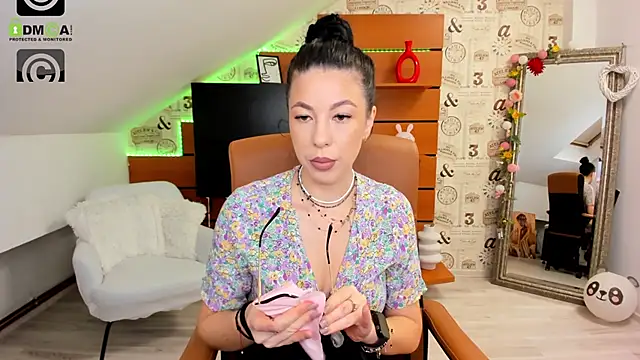 EmillyTaylor online show from October 27, 4:41 am