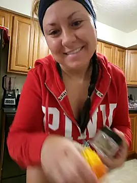 ImpressYouDaily online show from February 17, 1:10 pm