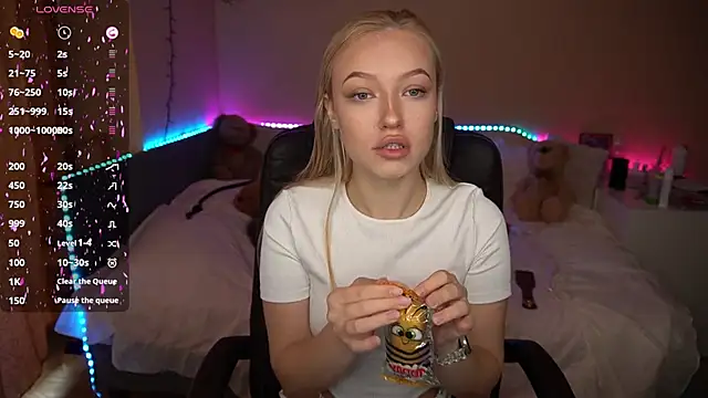 Snapshot of AmandaFiree chatting on October 10, 6:40 am AmandaFiree online show from October 10, 6:40 am