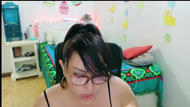 hottplay online show from April 7, 5:37 pm